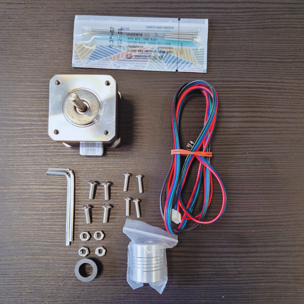 Assembly kit for Cakewalk 3d:Nema 17 motor, M3 and M4 screws and JST 6 pin extension cable